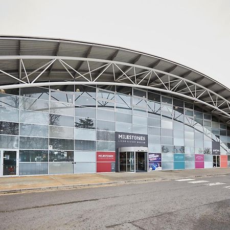 Modern Serviced Apartments For Contractors & Families With Free Parking, Wifi & Netflix By Redwood Stays Basingstoke Buitenkant foto