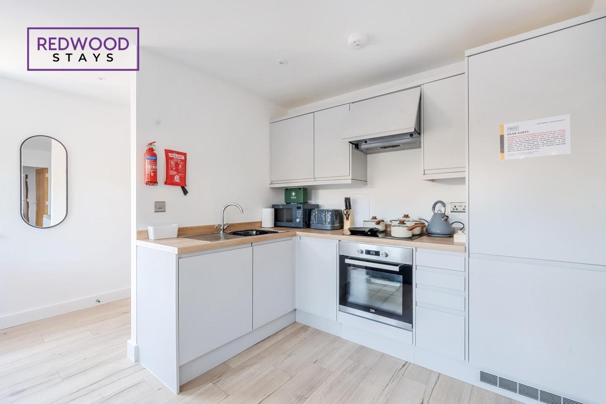 Modern Serviced Apartments For Contractors & Families With Free Parking, Wifi & Netflix By Redwood Stays Basingstoke Buitenkant foto