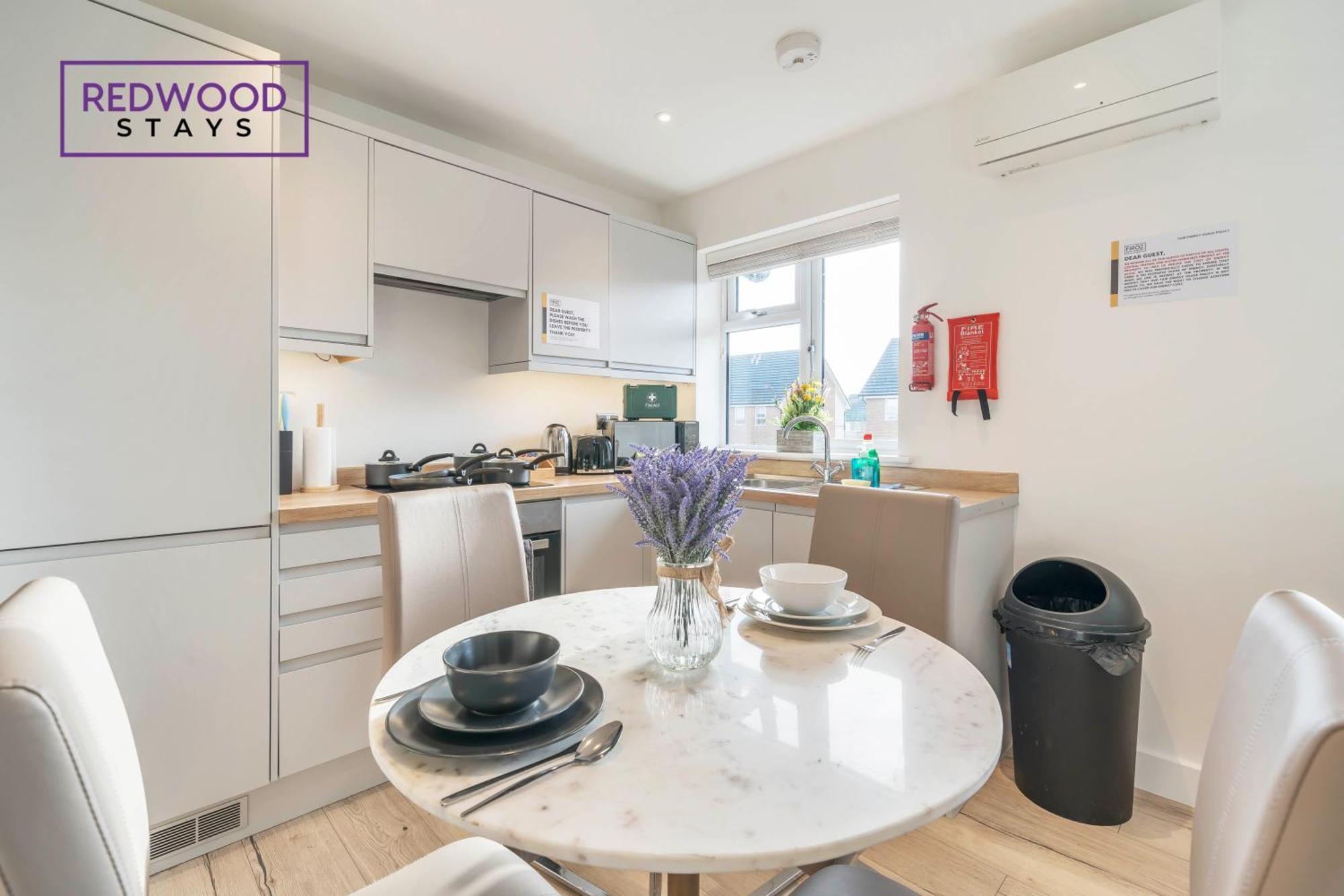 Modern Serviced Apartments For Contractors & Families With Free Parking, Wifi & Netflix By Redwood Stays Basingstoke Buitenkant foto