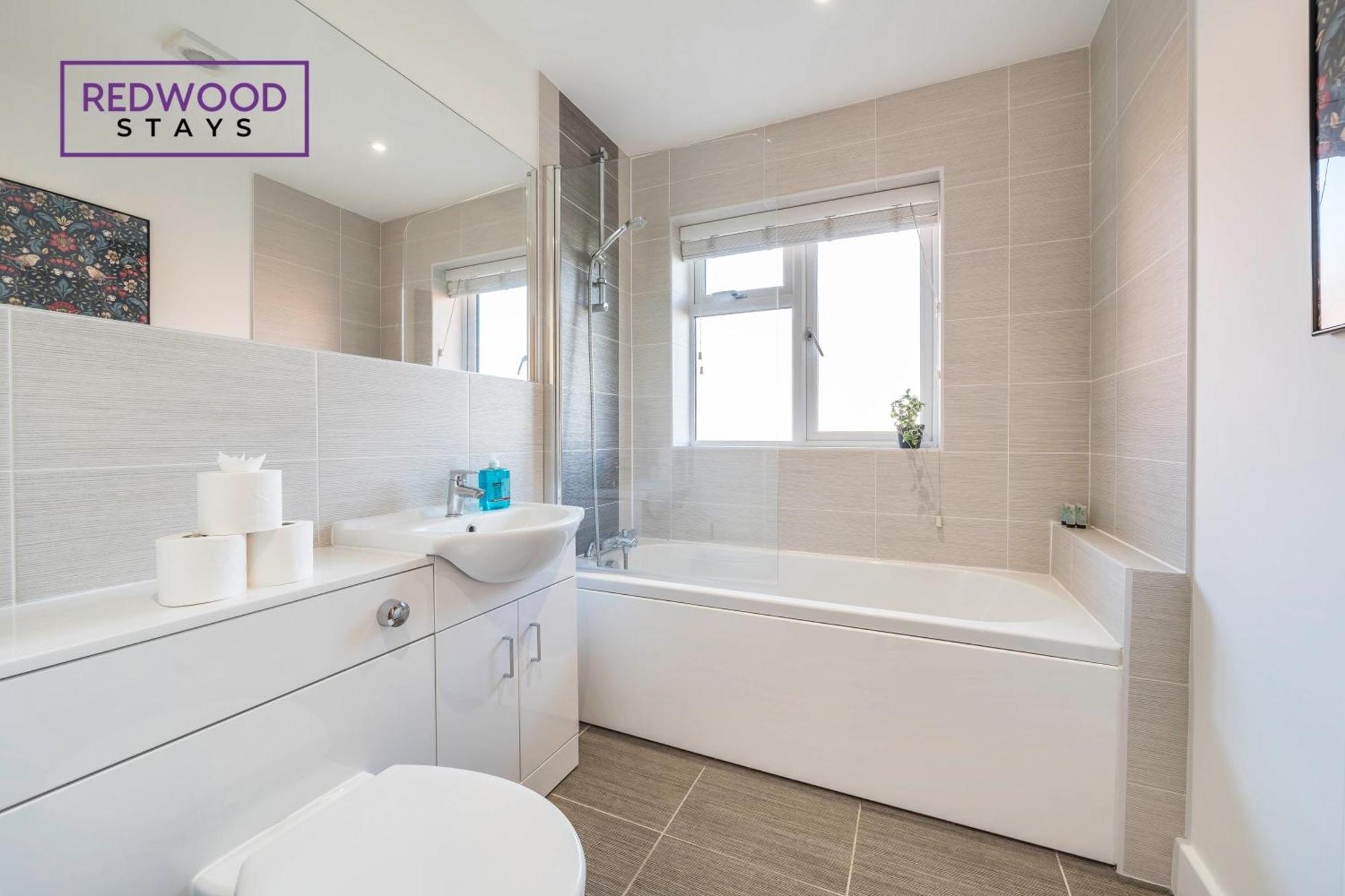 Modern Serviced Apartments For Contractors & Families With Free Parking, Wifi & Netflix By Redwood Stays Basingstoke Buitenkant foto
