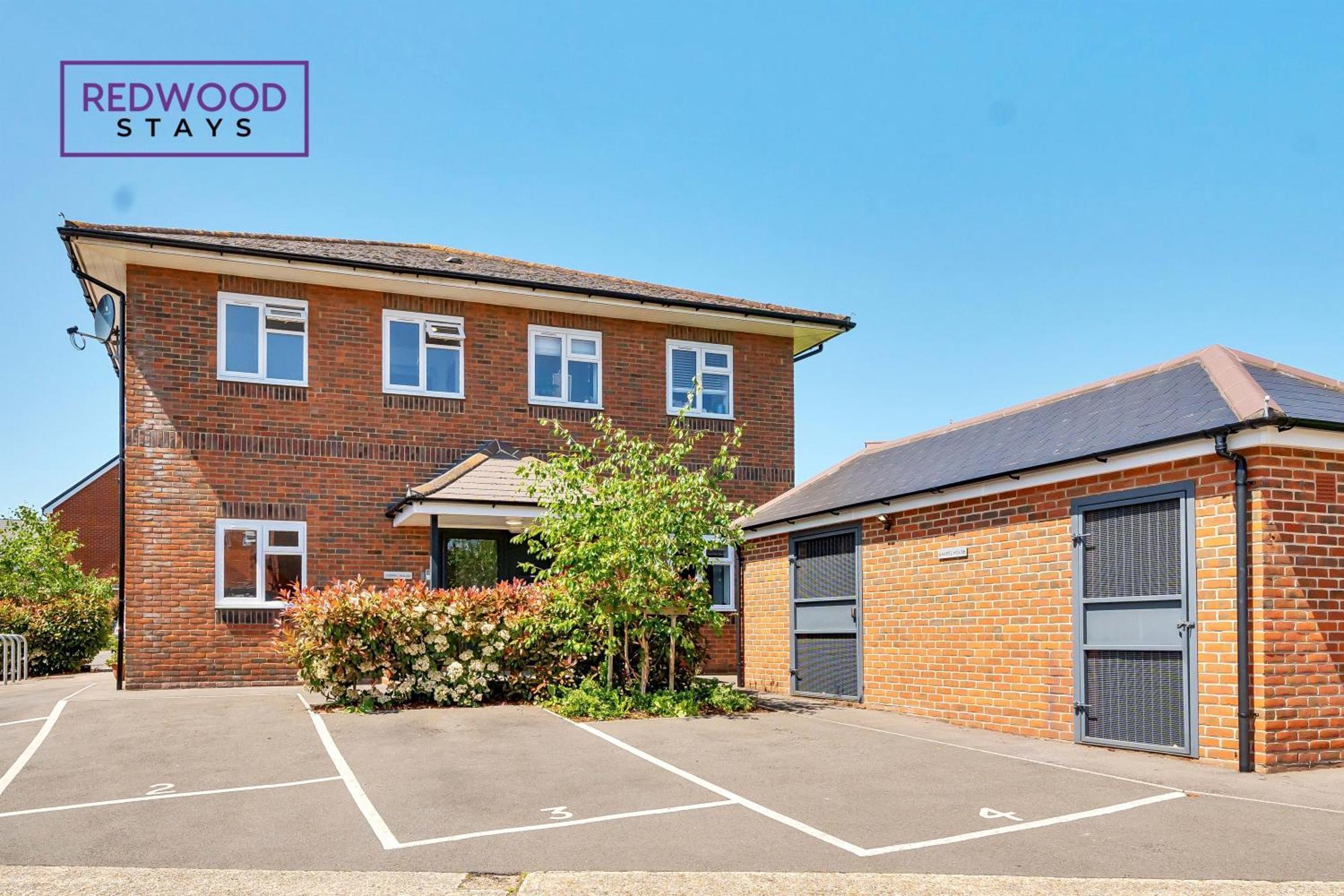 Modern Serviced Apartments For Contractors & Families With Free Parking, Wifi & Netflix By Redwood Stays Basingstoke Buitenkant foto