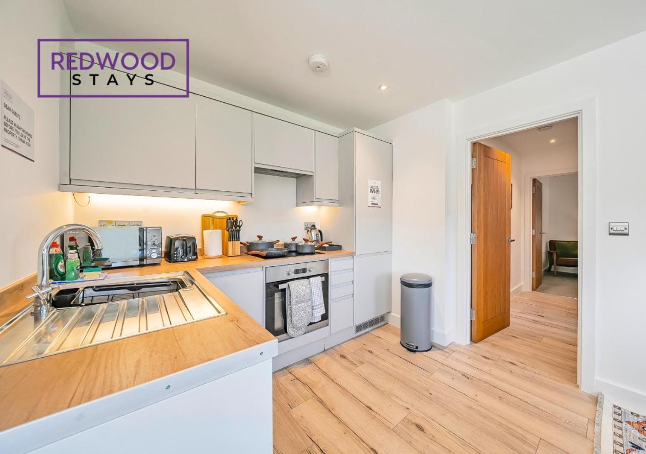 Modern Serviced Apartments For Contractors & Families With Free Parking, Wifi & Netflix By Redwood Stays Basingstoke Buitenkant foto